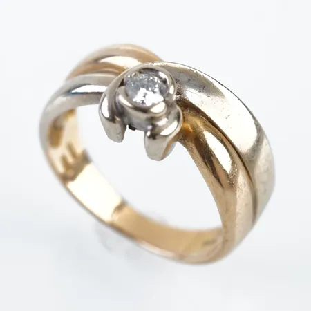 Ring m diamant ca 0,15ct, gul/vitguld, stl 16½(52), bredd 8,5mm, 18k Vikt: 5,1 g