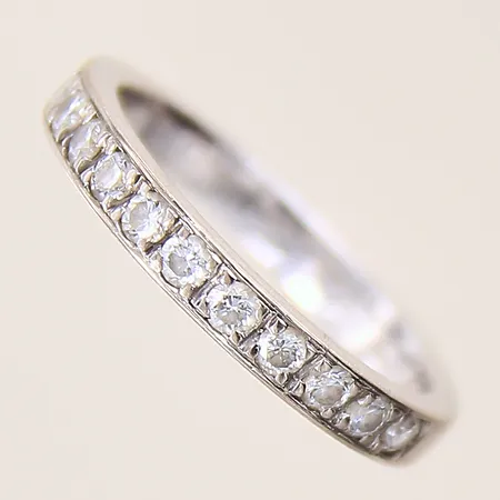 Ring med diamanter 12x ca0,03ct, stl 16¾, bredd 2,9mm, vitguld, SCH, gravyr, 18K Vikt: 3,9 g