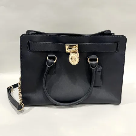Väska Michael Kors, Hamilton, guldbeslag, axelrem, lås, 35x25x15cm, lättare bruksslitage, dustbag.  