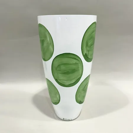 Vas, Britten Pååg, höjd: ca 27cm, mindre tillverkningsfel.  Skickas med postpaket.