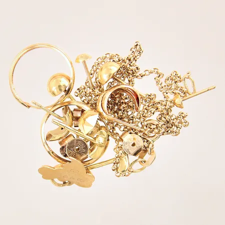 Diverse guldsmycken, 18K  Vikt: 8 g