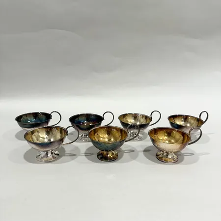 Punschkoppar, sju stycken, förgyllda, vissa med oxidering, silver 830/1000 Vikt: 217,1 g