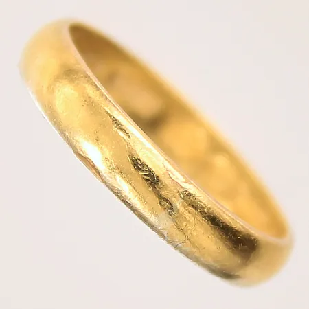Ring slät, stl 17, bredd 3,8mm, gravyr, 23K Vikt: 4,1 g