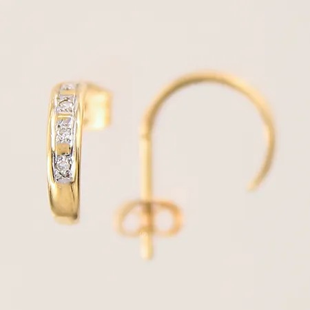 Ett par örhängen med diamanter 8x ca 0,005ct, ca 2,5-10mm, omaka snurrebussar, 18K Vikt: 1 g