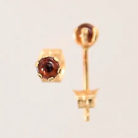 Ett par örhängen med oranga stenar, Ø3,6mm, 18K  Vikt: 0,5 g