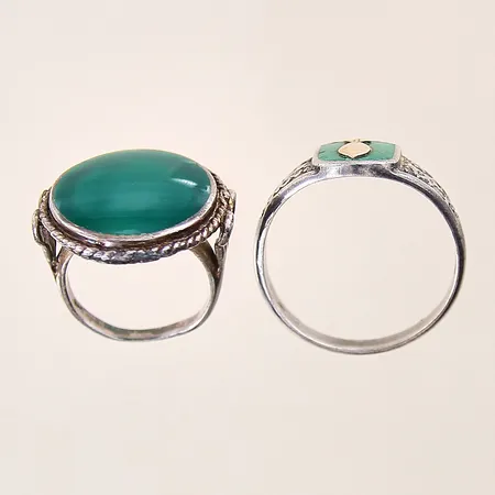 2 Ringar, skeva, gravyr, silver 830/1000 Vikt: 17,2 g