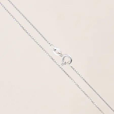 Kedja Venezia, längd: 37cm, bredd: 0,8mm, vitguld, 18K  Vikt: 2,3 g