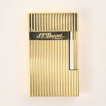 Tändare S.T Dupont Paris, förgylld metall, numrerad: 1NDAT68, mått ca 60x35mm, ej funktionstestad, bruksslitage, inga tillbehör