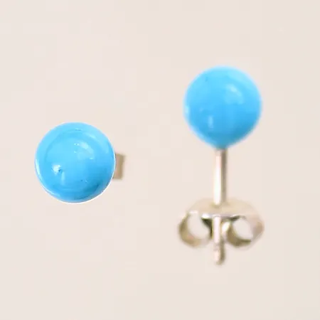 Ett par örhängen med blå stenar, Ø5,2mm, silver 830/1000 Vikt: 0,8 g