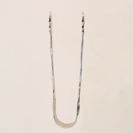 Sockertång med dekor, längd 8cm, silver 830/1000 Vikt: 12,7 g