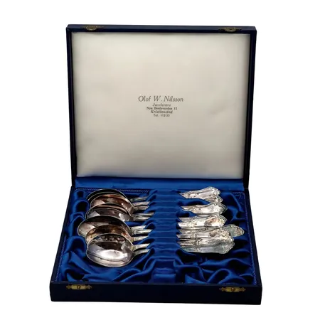 Skedar i silver, 830/1000, 10 stycken, längd 15,5/18 cm, gravyr, schatull, 308g