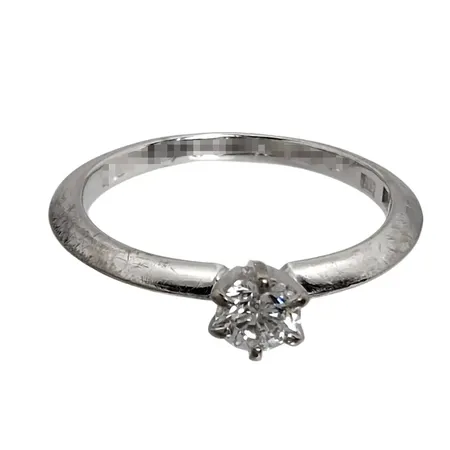 Ring, 18K vitguld, Diamant 0,22ct, Guldsmed Rolf Nilsson (OWN), Kristianstad, Ø16¼ mm, bredd 2 - 4,5 mm, borttag av gravyr ingår Vikt: 2,6 g
