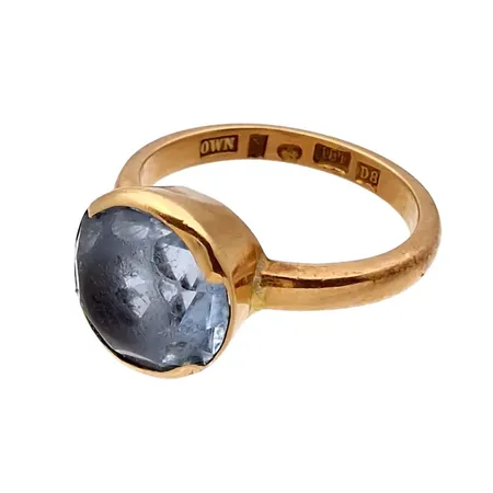 Ring, 18K guld, Guldsmed Rolf Nilsson (OWN), defekt sten Vikt: 4,8 g