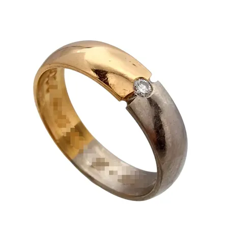Ring, 18K guld, tvåfärgad modell, Diamant 0,03ct, Guldsmed Sonny Carlberg (GSC), Sölvesborg, Ø16¾ mm, bredd 4,7 mm, gravyr Vikt: 4,3 g