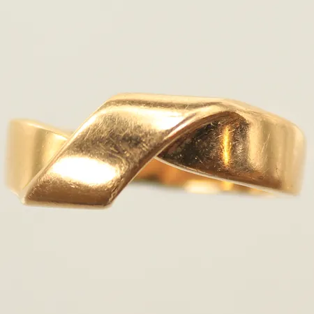 Ring stl 17½, bredd 2-6mm, 18K Vikt: 5,2 g