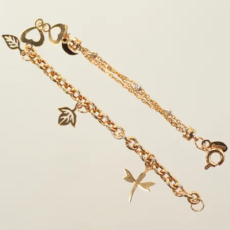 Armband med fyra berlocker, bollar i vitguld, längd 17cm, bredd 4-12mm, 18K Vikt: 4,7 g