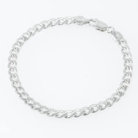 Armband, gles pansar i silver (925/1000). En sida matterad, en blank. Det är 20 cm långt, 5 mm brett och väger 11,5g. Karbinhake. GFAB, 925.