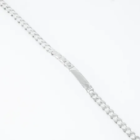 Armband, pansar med gravyrplatta. Det är 21 cm långt, 4,8 - 5,3 mm brett och väger 12,1g. Karbinhake. OSAB, 925.