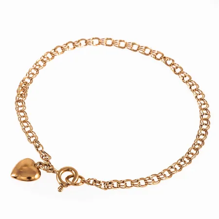 Armband i 18K guld: Bismarck med hjärtberlock. Det är 16,5 cm långt, 3 mm brett och väger 2,0g. NSE, 18K & Kattfot. Springring. Små bucklor på berlock.