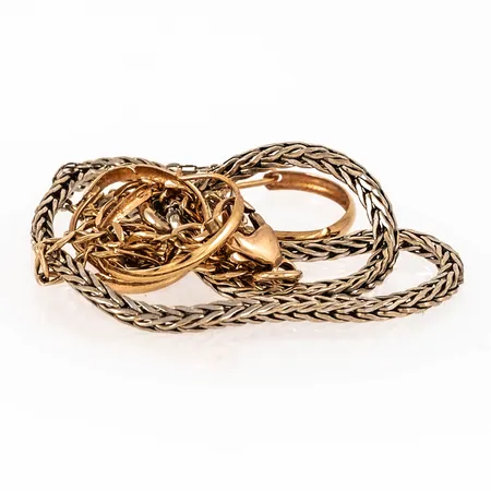 Diverse defekt guld i 18K. Vikt: 6,7g.