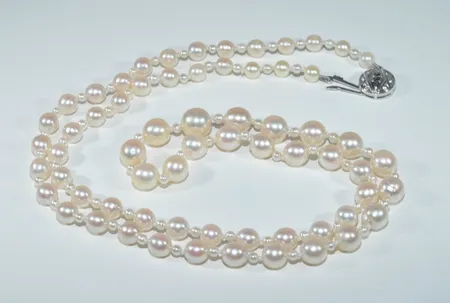  Pärlcollier doserat odlade saltvatten silverlås, längd 66 cm, bredd 4,8-8,5 mm   