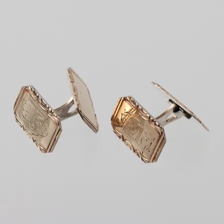 Manschettknappar paret, Monogram P,  storlek front 13x20 mm, förgyllt silver Vikt: 11,8 g