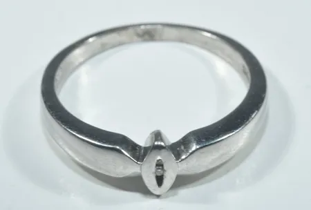  Design JAa medsten , Ø 17,5 mm ,Nyskick! ,silver  Vikt: 2,4 g
