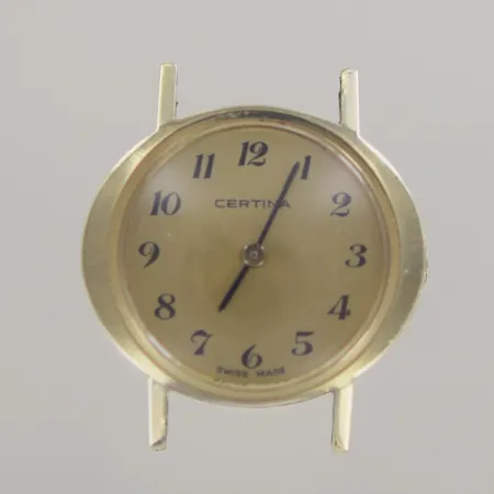 Damur, Certina, Ø 23 mm, tjocklek 7 mm. 14k.  Går ej, nytt batteri behövs. Vi lämnar ingen funktionsgaranti Vikt: 11,7 g