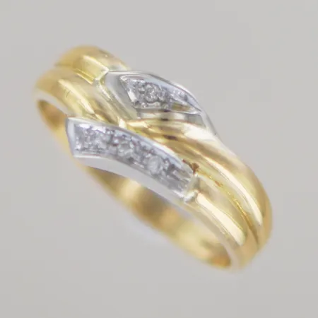 Ring med briljanter, Ø 17 mm B 2-8 mm, 18k Vikt: 2,3 g