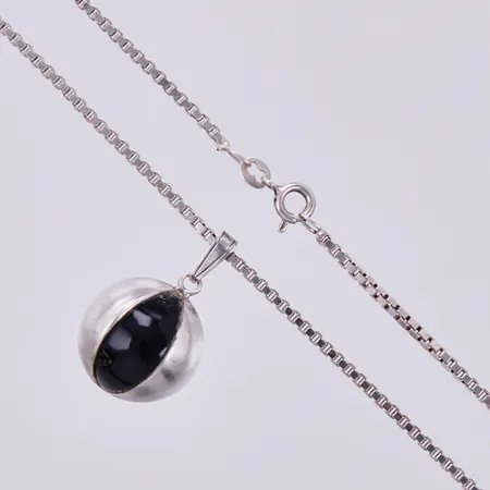 Kedja Venezia längd ca 68cm, bredd med emalj ca 2mm, 925/1000 silver Vikt: 16,9 g
