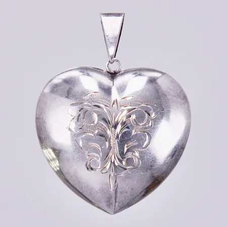 Hänge hjärta, längd ca 5,5cm, bredd ca 4,2cm, silver Vikt: 15,4 g