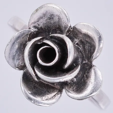 Ring stl: 17 ½, bredd ca 1-14mm, sterling silver Vikt: 4,3 g