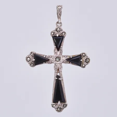 Hänge med onyx (nagg) & markasiter, längd ca 42bredd ca 26mm, svensk importstämpel, silver Vikt: 3,2 g