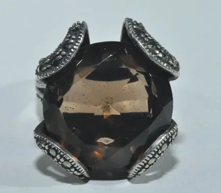 Ring m stenar , bredd 21 mm, silver. Vikt: 10,1 g