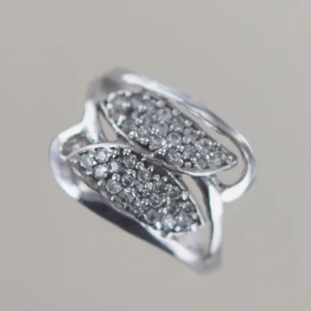 Ring med stenar,  Ø 17,5 mm B1-13 mm, vitguld 14k Vikt: 2,6 g