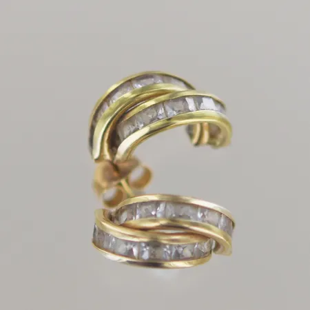 Ett par örhängen med stenar, böjt stift, 6 x11 mm,  18K        Vikt: 1,9 g