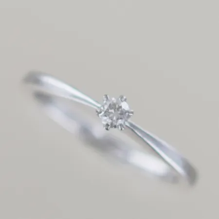 Ring solitär diamant 0,10ct, Ø 16,5 mm, vitguld 18k graverad Vikt: 2,5 g