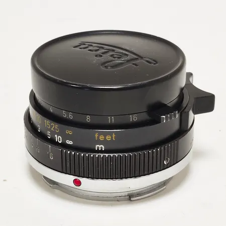Objektiv, Summicron 1:2/35, modell 11309, svarteloxerad, serienummer 2317957, Canada,  1969, linsskydd, slitage, optik med några mindre repor, invändigt mindre damm.   Vikt: 0 g