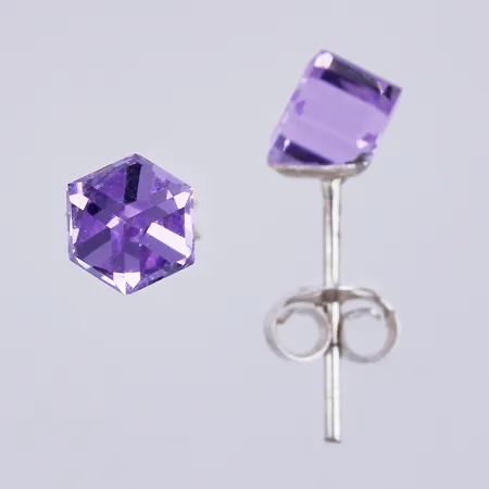 Ett par örhängen med färgade stenar, längd: ca 1,5cm, silver, 925/1000 Vikt: 0,7 g