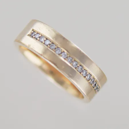 Ring Håkan Orrling, med 21 diamanter 0,01ct st, Ø 17,75 mm Bredd 6,5 mm, 18k Vikt: 11,8 g