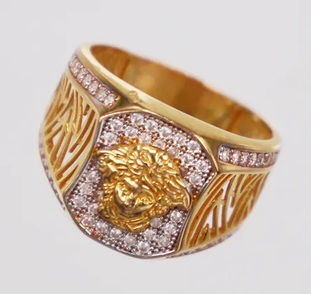 Klackring, vita stenar, skev skena, stl 20¼, 21K  Vikt: 9,3 g