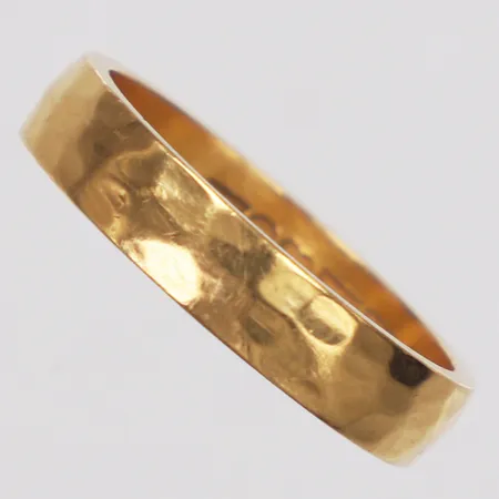 Ring, mönsterdekor, stl 16¾, bredd 3,9mm, gravyr, 18K Vikt: 4 g