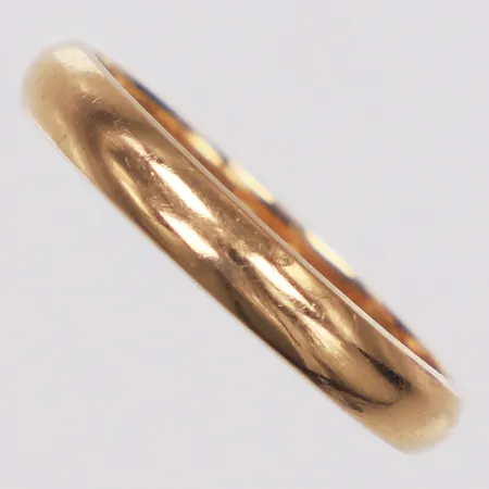 Ring, slät, Mattinsons år 1952, stl 16, bredd 3mm, gravyr, 18K  Vikt: 2,5 g