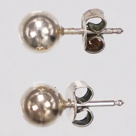 Ett par örhängen, 5mm, silver Vikt: 1 g