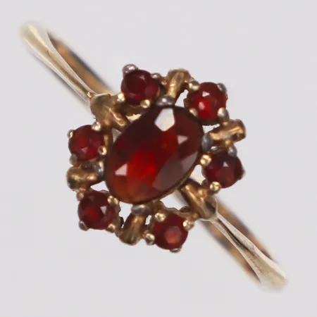 Ring, granater, stl 18½, bredd 1,9-11mm, förgylld, 925/1000 silver Vikt: 1,5 g