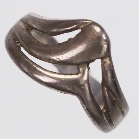 Ring, stl 17¾, bredd 3,5-12mm, 925/1000 silver Vikt: 3,1 g