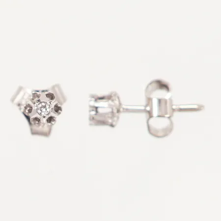 Ett par örhängen vitguld, med diamanter ca 2x0,01ct, Ø3,3mm, 18K  Vikt: 1 g