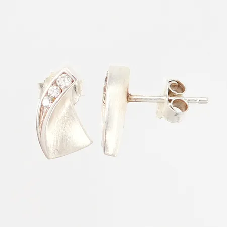 Ett par örhängen med vita stenar, längd: 13mm, GHA, silver 925/1000  Vikt: 2,7 g