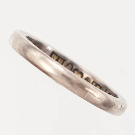 Ring slät, stl 17, bredd: 2,5mm, gravyr, silver 830/1000  Vikt: 2,7 g