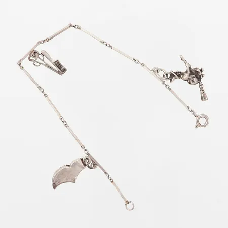 Armband med stavar samt tre berlocker, 17.5cm, stavarnas bredd: 1mm, silver 830/1000  Vikt: 5,3 g